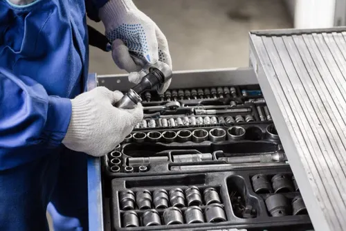 Mechanic workspace and equipment